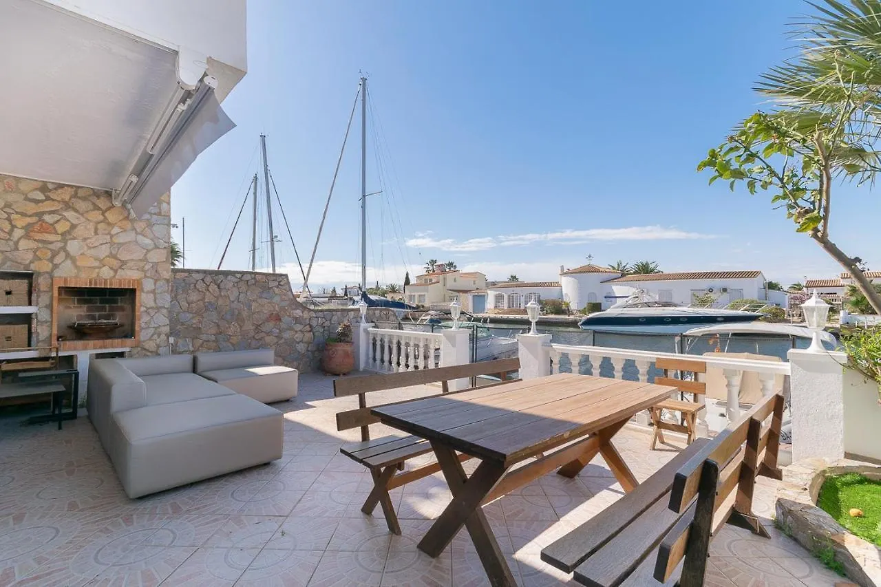 Casa Con Vista Al Canal Villa Roses Holiday home