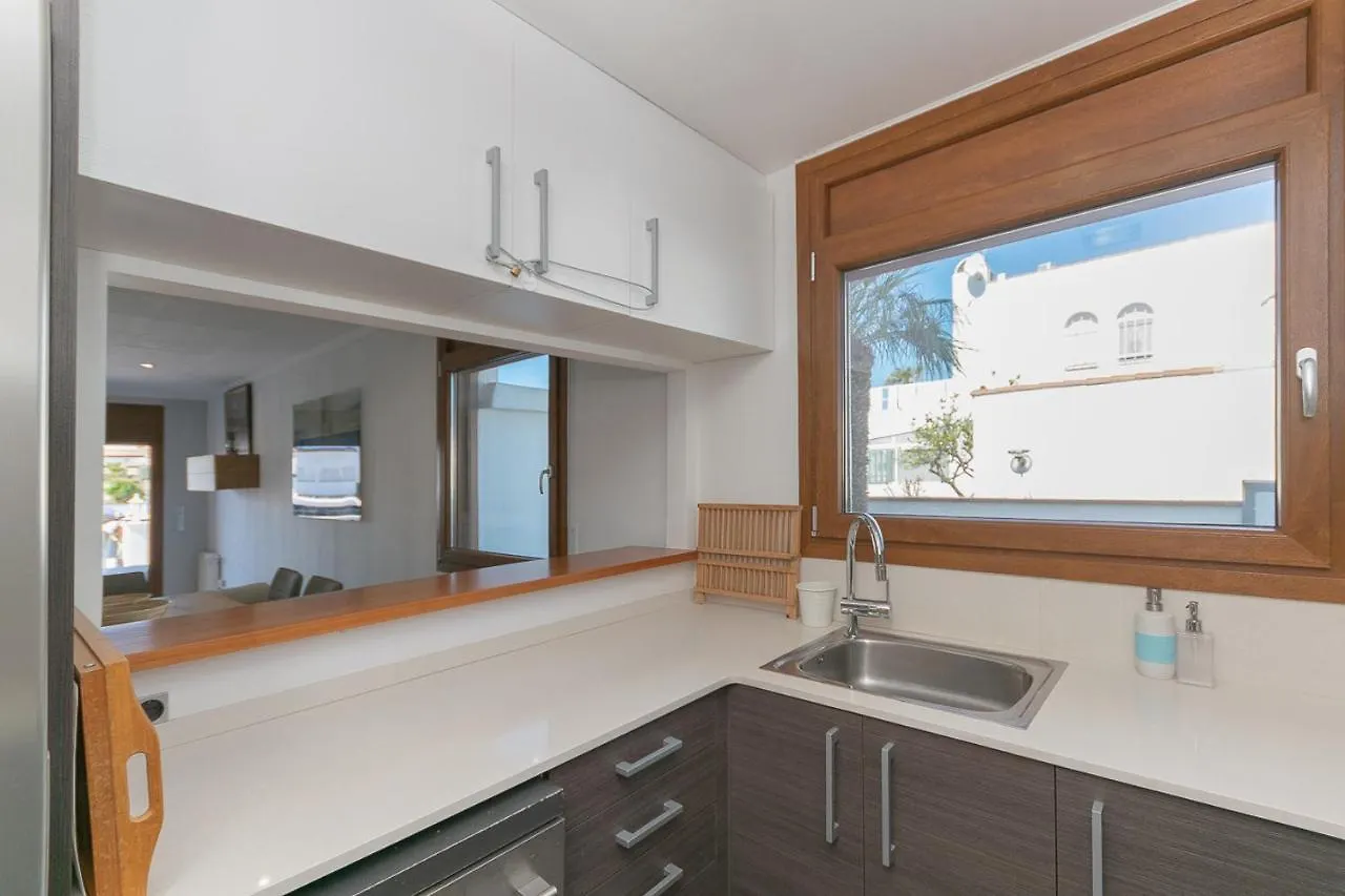 Holiday home Casa Con Vista Al Canal Villa Roses Spain
