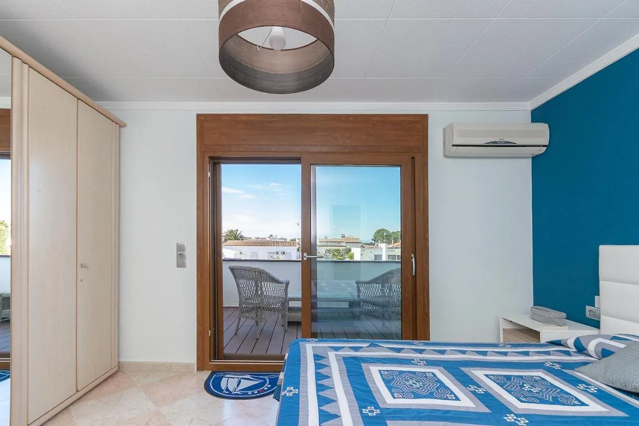 Holiday home Casa Con Vista Al Canal Villa Roses