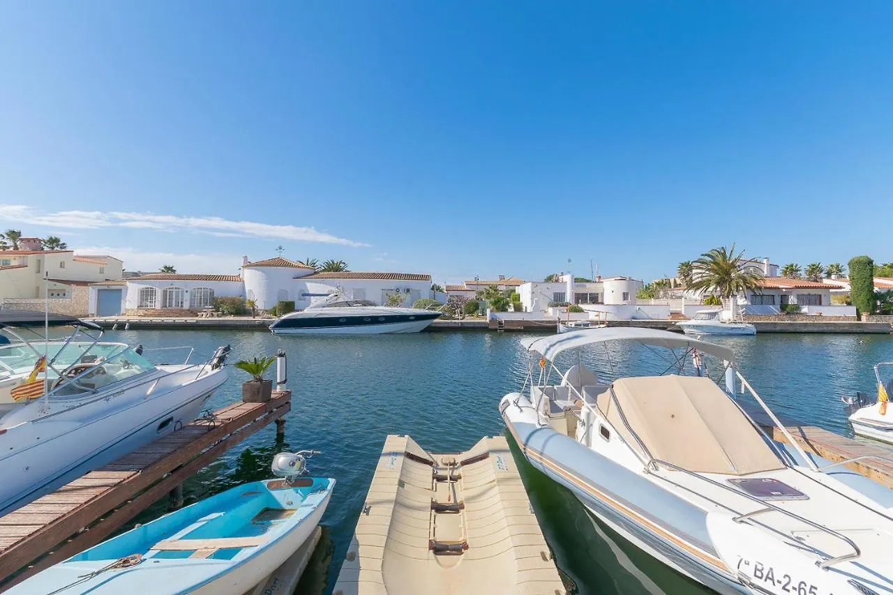 Casa Con Vista Al Canal Villa Roses Holiday home