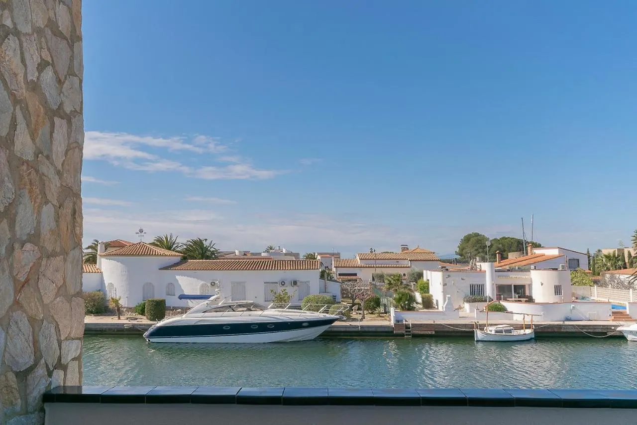 Casa Con Vista Al Canal Villa Roses Holiday home